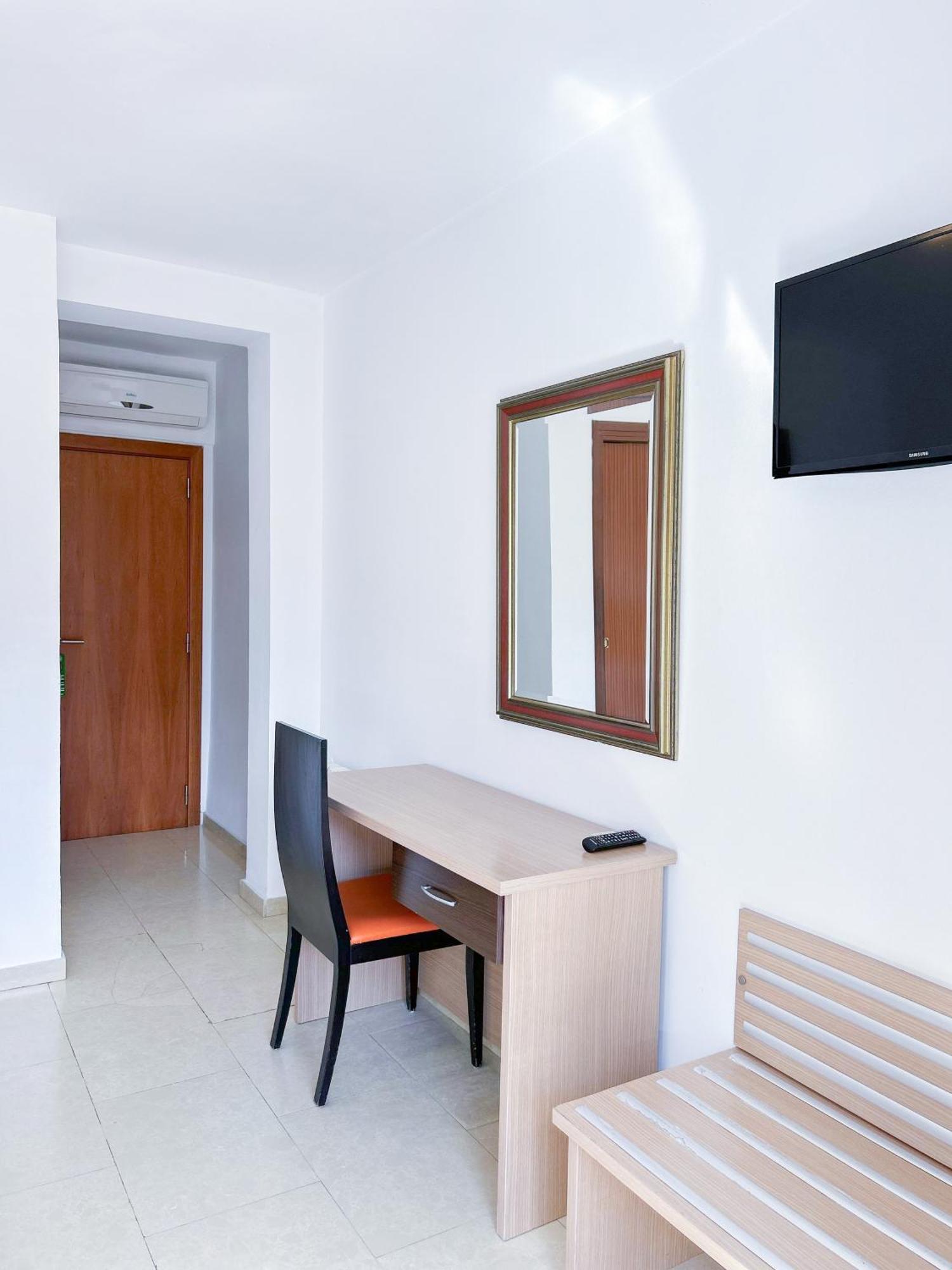 Hotel Primavera Бенидорм Екстериор снимка